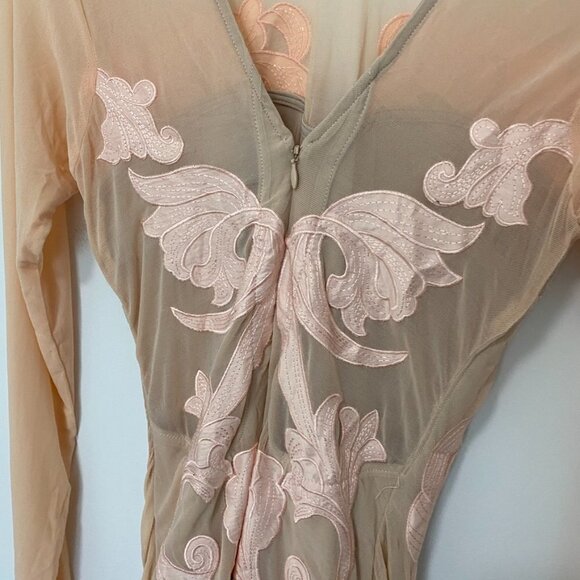 NEW Sky Kirsi Blush Dress Size Medium - Picture 9 of 9